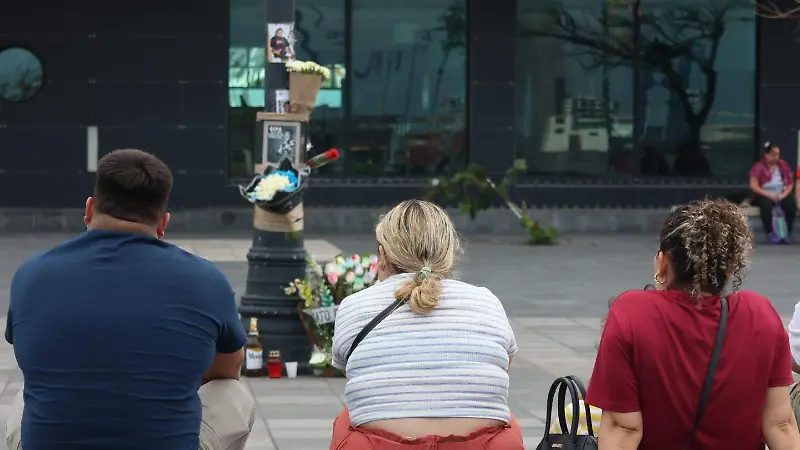 Familia extraña al payaso